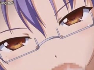 Vollbusig anime göttin mit brille leckt
