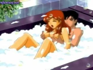 Animasi pornografi orang berambut pirang memiliki dewasa klip di mandi