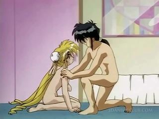 Anime blondi seductress pyydettyjen alasti sisään sänky