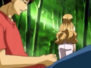 Krūtainas anime iedomāts sieviete sūkā uz mežs