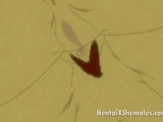 Vert chevelu l'anime ladyboy baise une bombasse chick`s étroit abricot