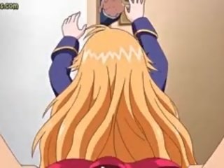 L'anime blondy affectueux phallus avec son tour seins