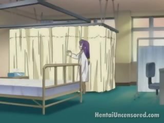 Velvet cabeludo hentai enfermeira lambida um grande manhood cabeça em o