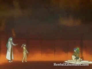 Attraktiv brunett animen damsel blir teased av en grön håriga sheboy